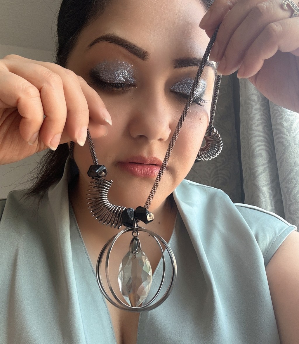 HOW TO NAIL METAL MIX LOOK: Here is a guide to mix&nbsp;metals