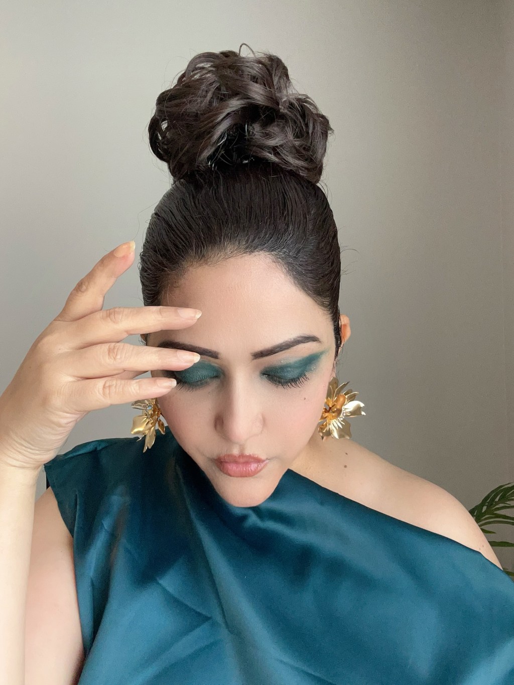 Enchanting Emerald Eyes: A Guide to Captivating Emerald Eyeshadow&nbsp;Makeup